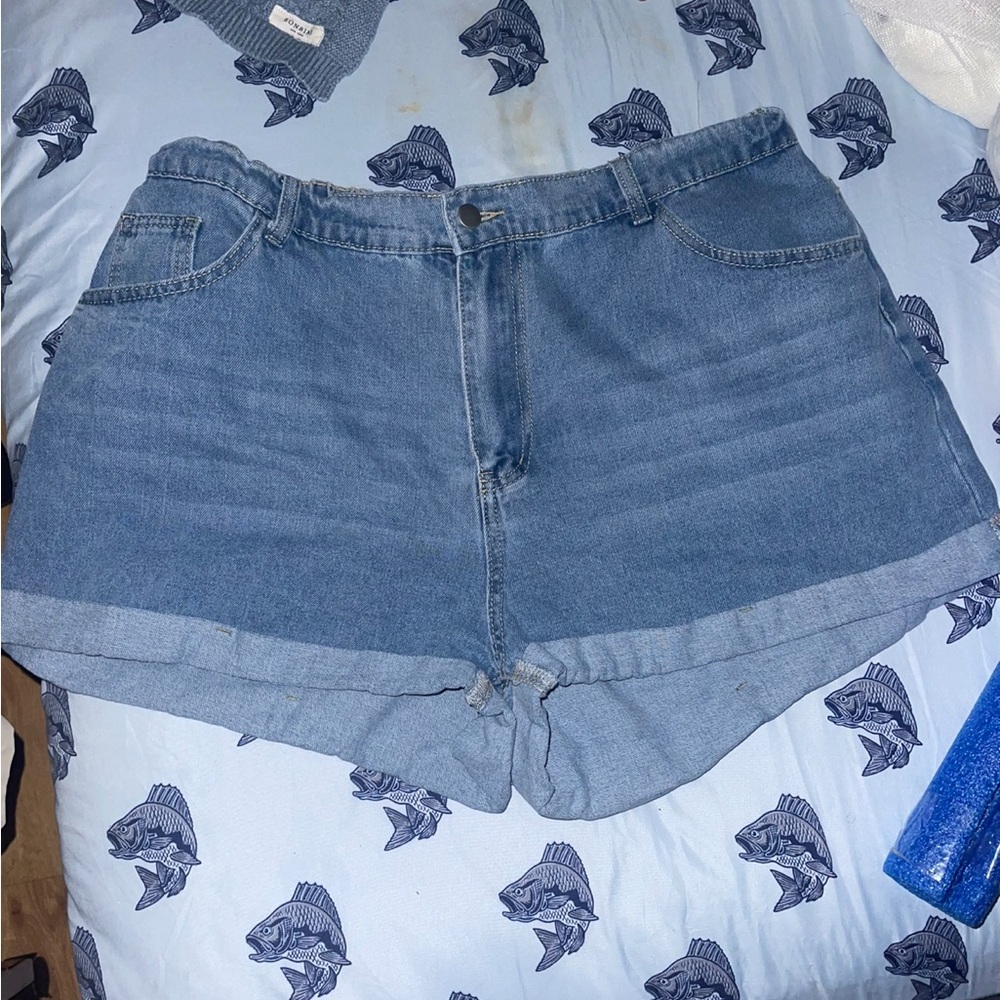 SHEIN Curve Blue Jean Shorts with Distressed Hem